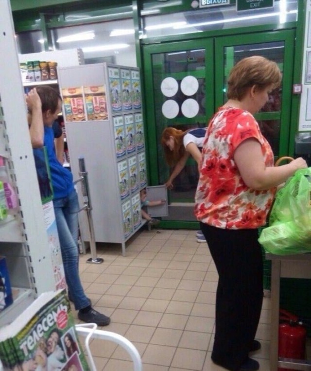 17 фотографий, которые демонстрируют, что ребенка ни в коем случае нельзя оставлять одного!