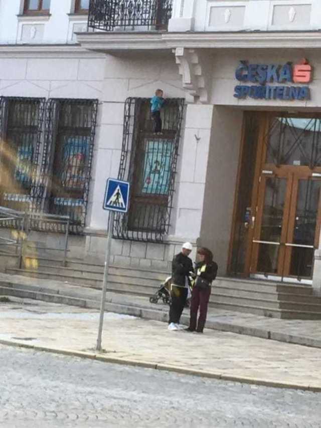 17 фотографий, которые демонстрируют, что ребенка ни в коем случае нельзя оставлять одного!