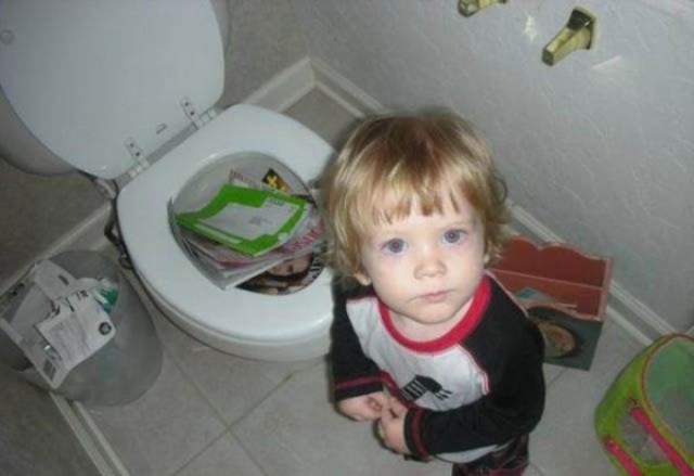 17 фотографий, которые демонстрируют, что ребенка ни в коем случае нельзя оставлять одного!