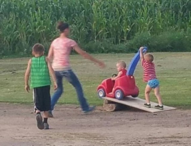 17 фотографий, которые демонстрируют, что ребенка ни в коем случае нельзя оставлять одного!