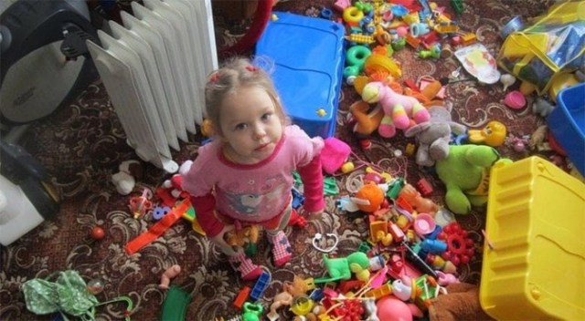 17 фотографий, которые демонстрируют, что ребенка ни в коем случае нельзя оставлять одного!