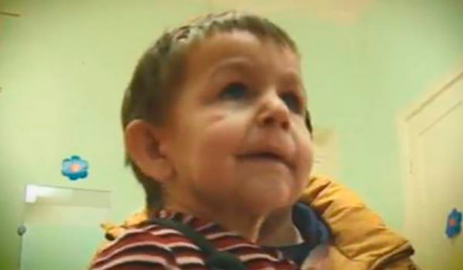 Выглядит на 70. Как живет сейчас 27-летняя «старушка» и ее сыновья, постаревшие преждевременно