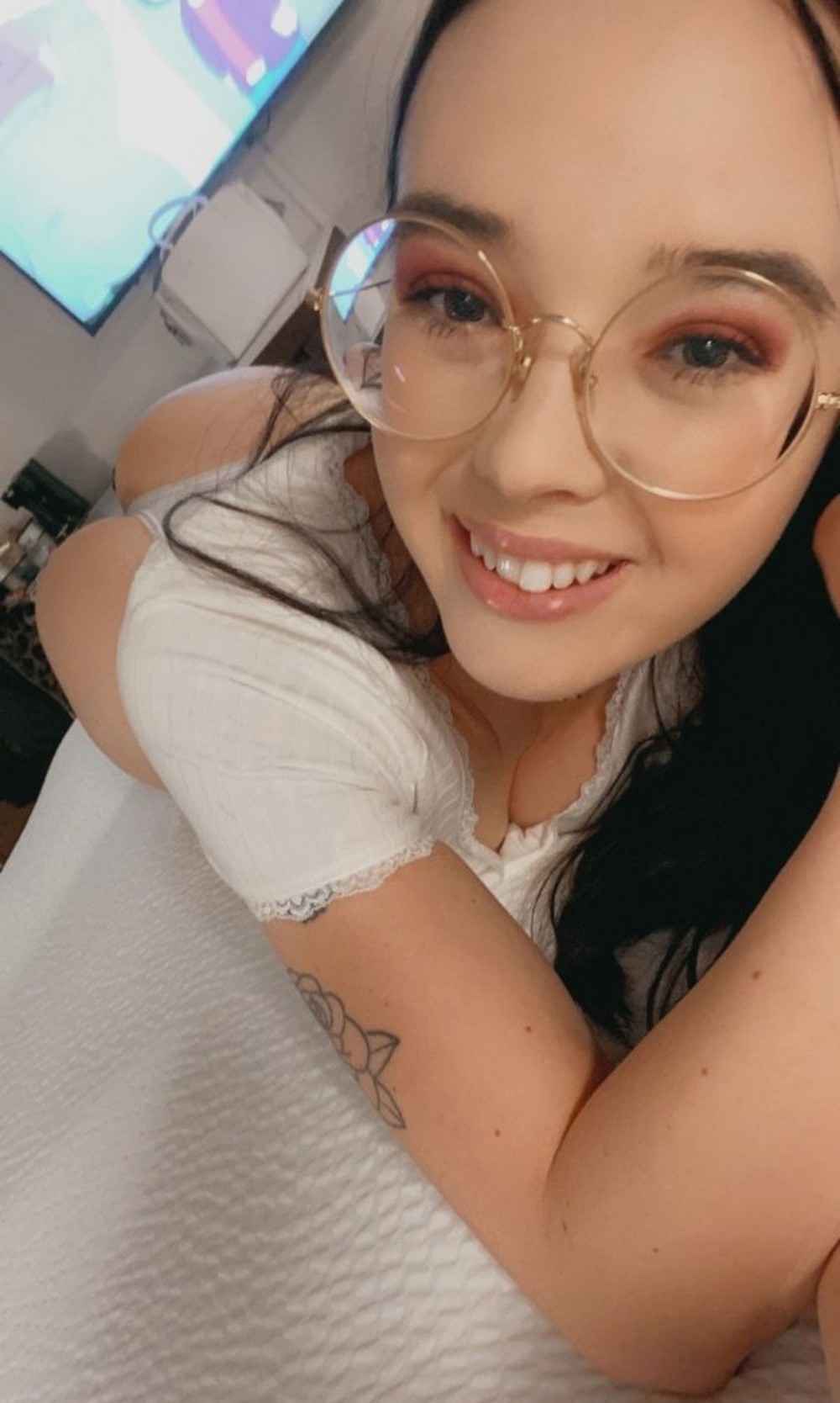 Красивые девушки в очках