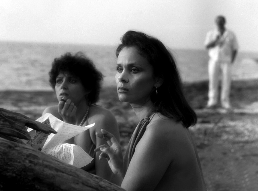 Любовь Полищук была яркой и эффектной красавицей: редкие фото культовой актрисы