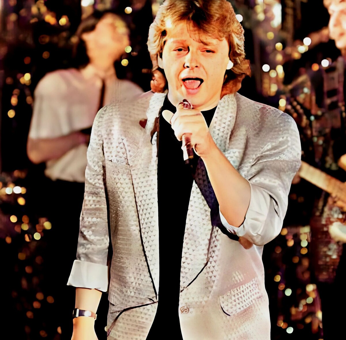 Юрий Антонов