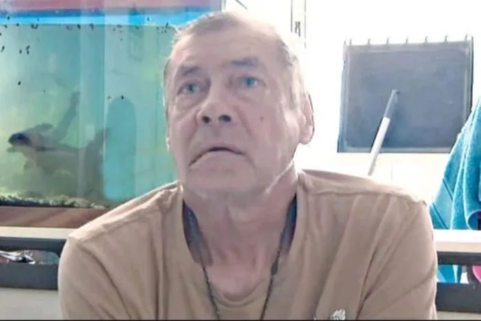 В этом обрюзгшем бездомном старике невозможно узнать одного из самых красивых советских актёров