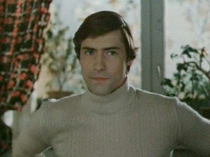 В этом обрюзгшем бездомном старике невозможно узнать одного из самых красивых советских актёров