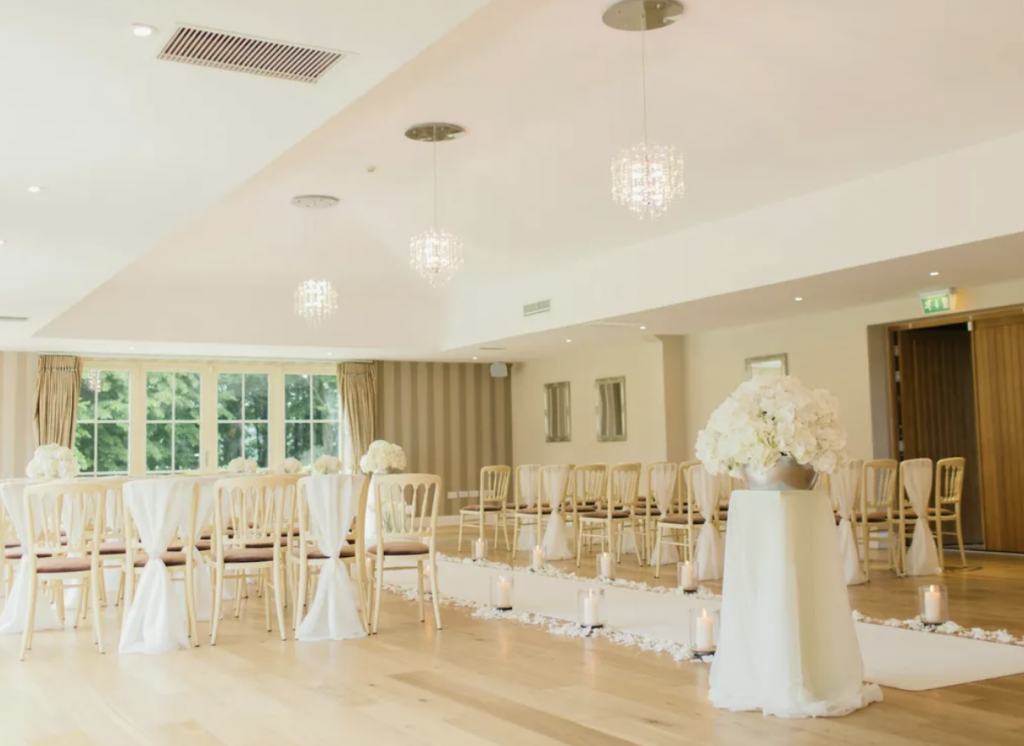 Я вышла замуж за друга своего отца. Я была ошеломлена, когда увидела, что он начал делать в нашу первую брачную ночь.