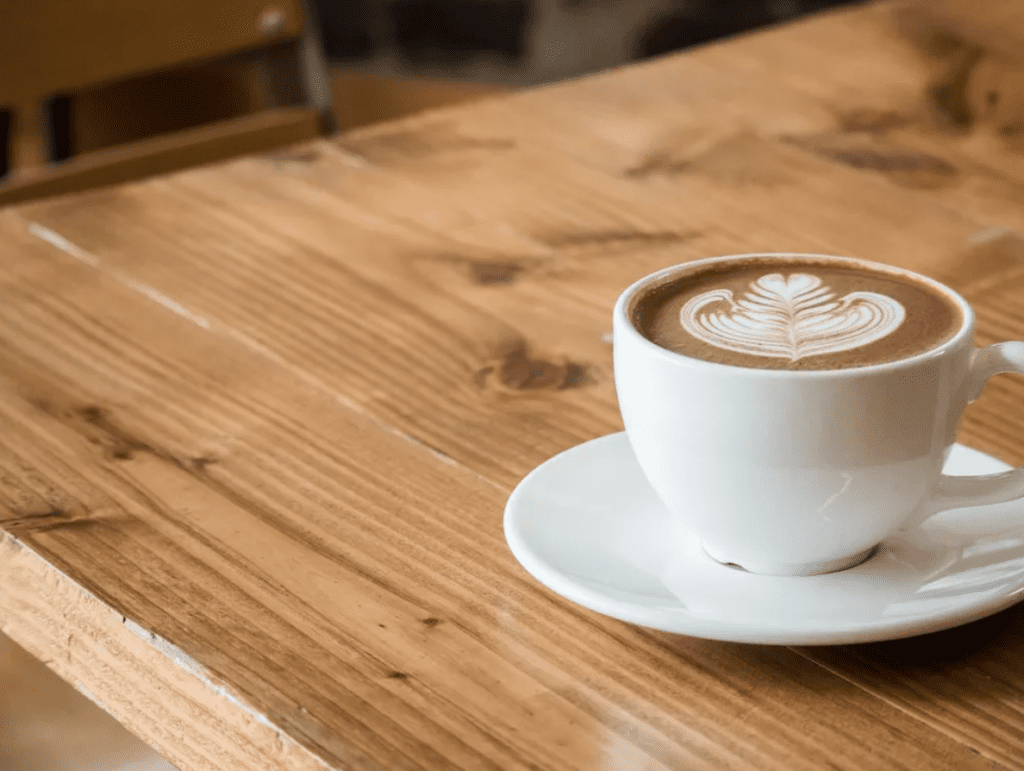 Бездомный попросил меня купить ему кофе на день рождения — несколько часов спустя он сел рядом со мной в первом классе