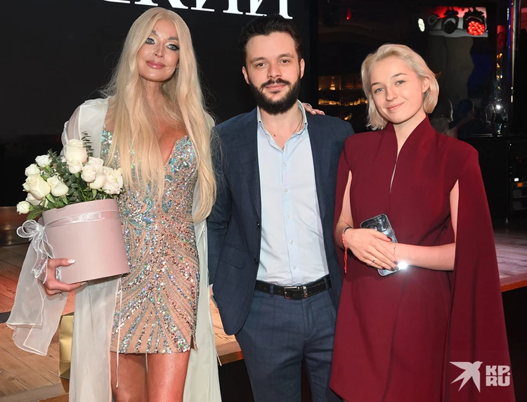 Анастасия Волочкова закатила шикарную вечеринку в честь дня рождения и показала возлюбленного дочери