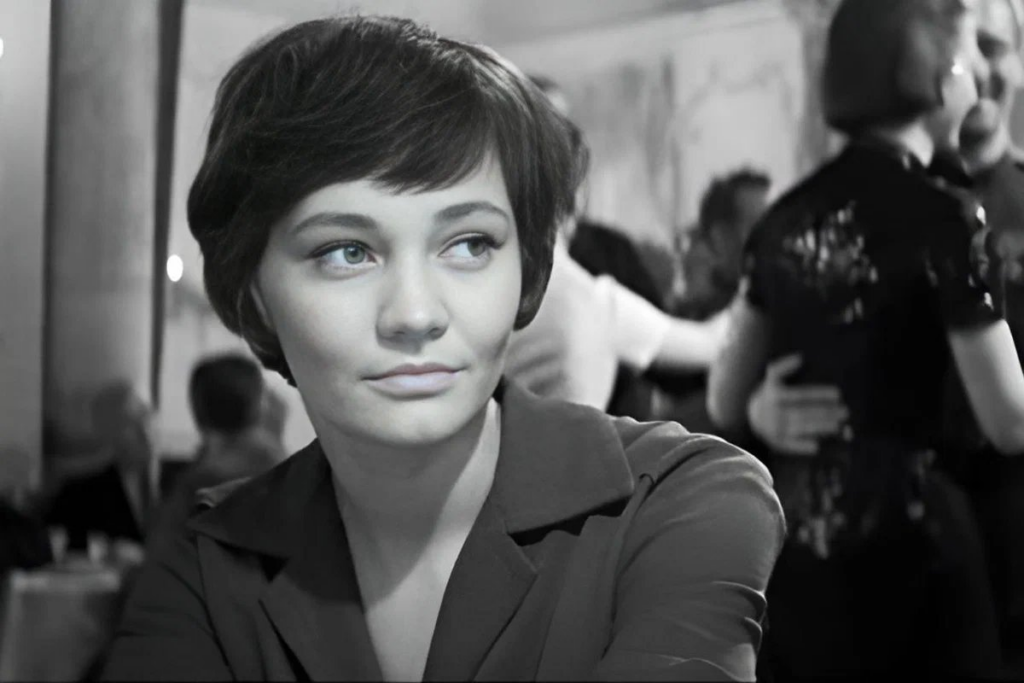 В этой сморщенной и скрюченной старушке поклонники не узнают первую красавицу СССР