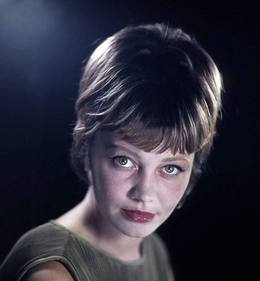 В этой сморщенной и скрюченной старушке поклонники не узнают первую красавицу СССР