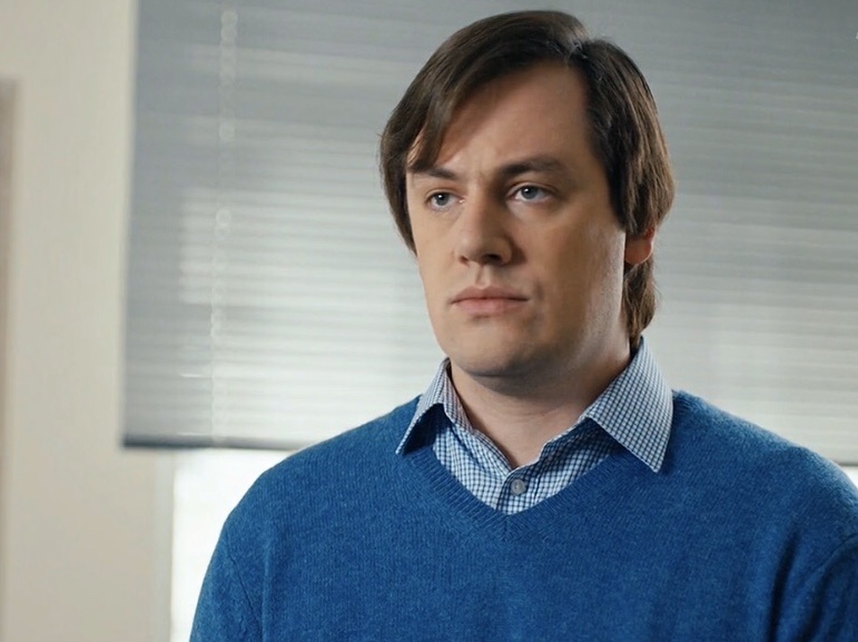 В этом тучном и обрюзгшем мужичке не узнать некогда привлекательного красавца-актёра