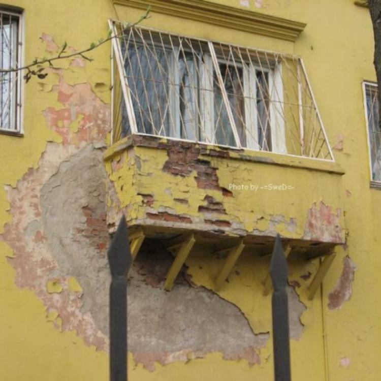 Гратований балкон