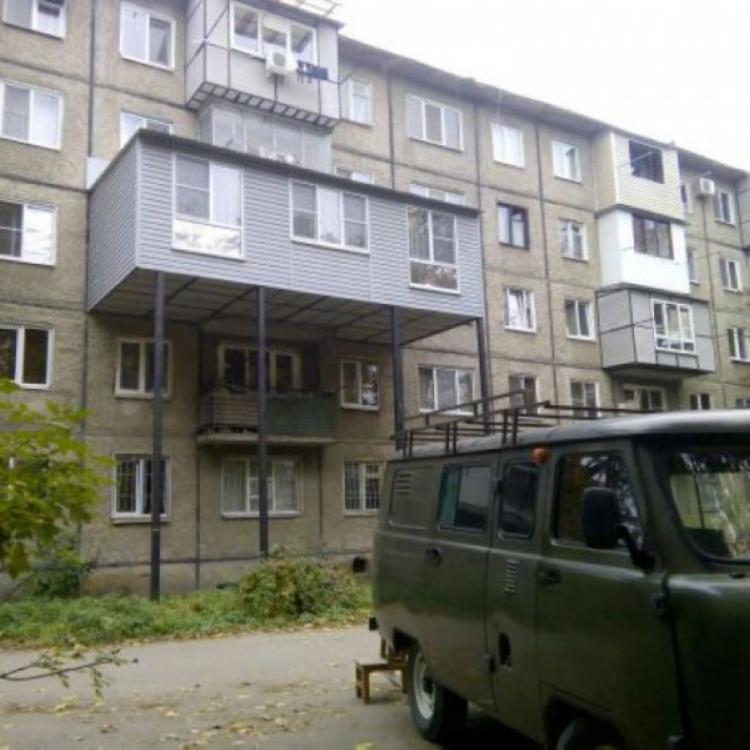 Балкон, що закриває сонце