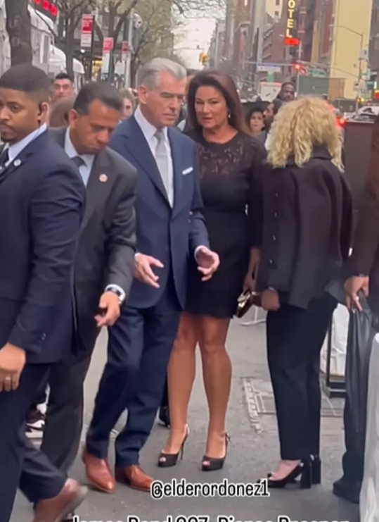 Кили Шей Смит поразила всех похудением на премьере MobLand: Пирс Броснан не скрывал гордости